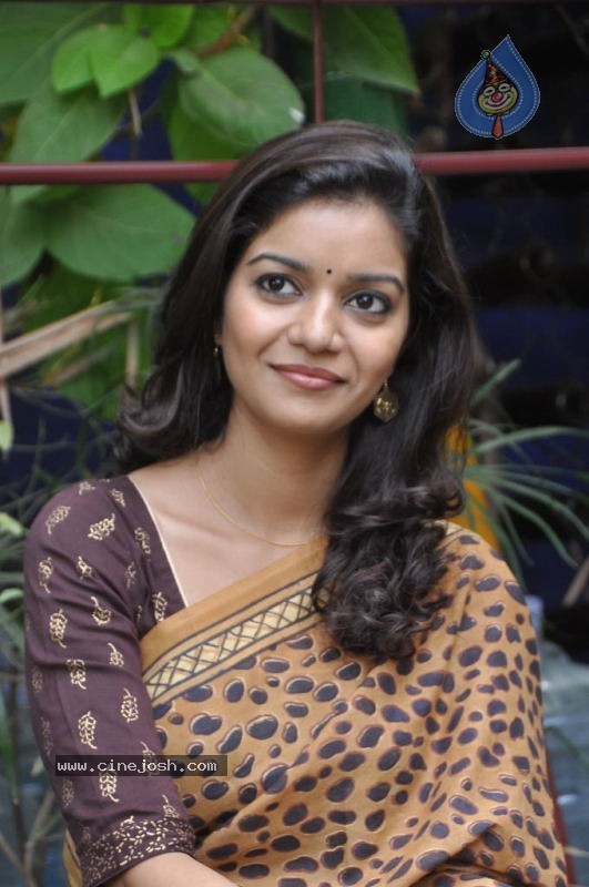 Swathi Latest Stills - 24 / 52 photos