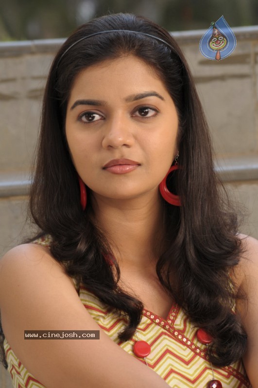 Swathi New Gallery - 26 / 72 photos