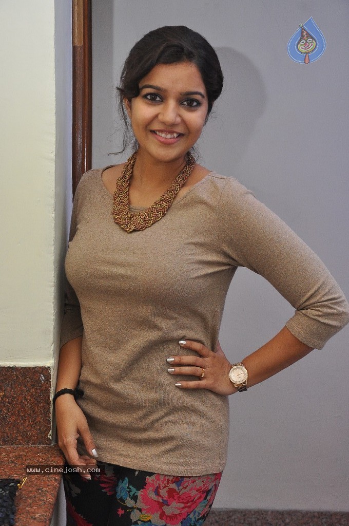 Swathi New Gallery - 6 / 50 photos