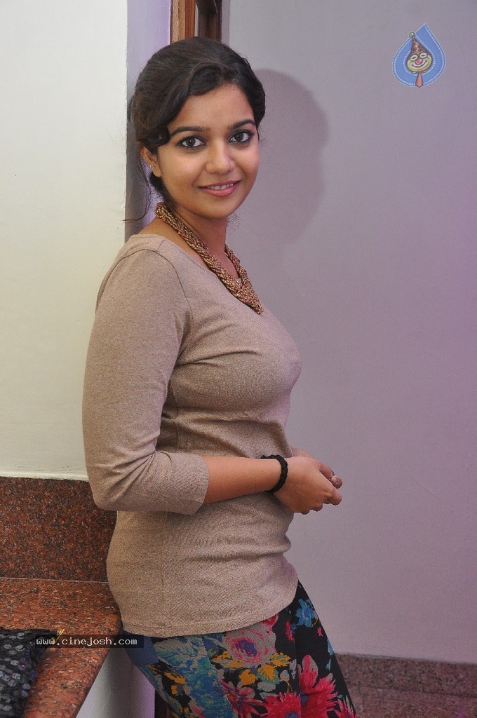 Swathi New Gallery - 43 / 50 photos