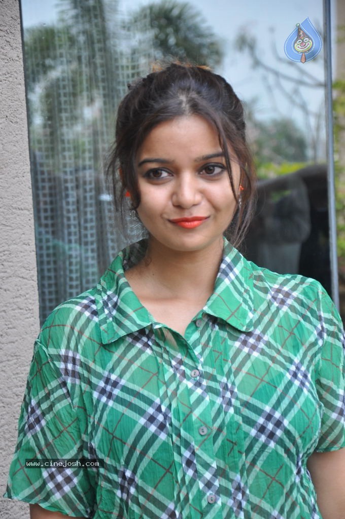 Swathi New Pics - 2 / 104 photos