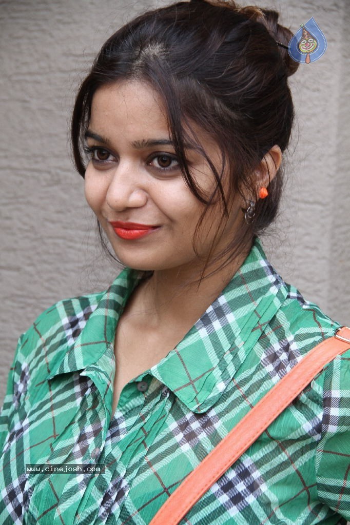 Swathi New Pics - 26 / 104 photos