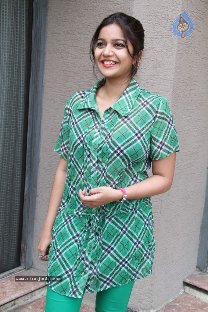 Swathi New Pics - 28 / 104 photos