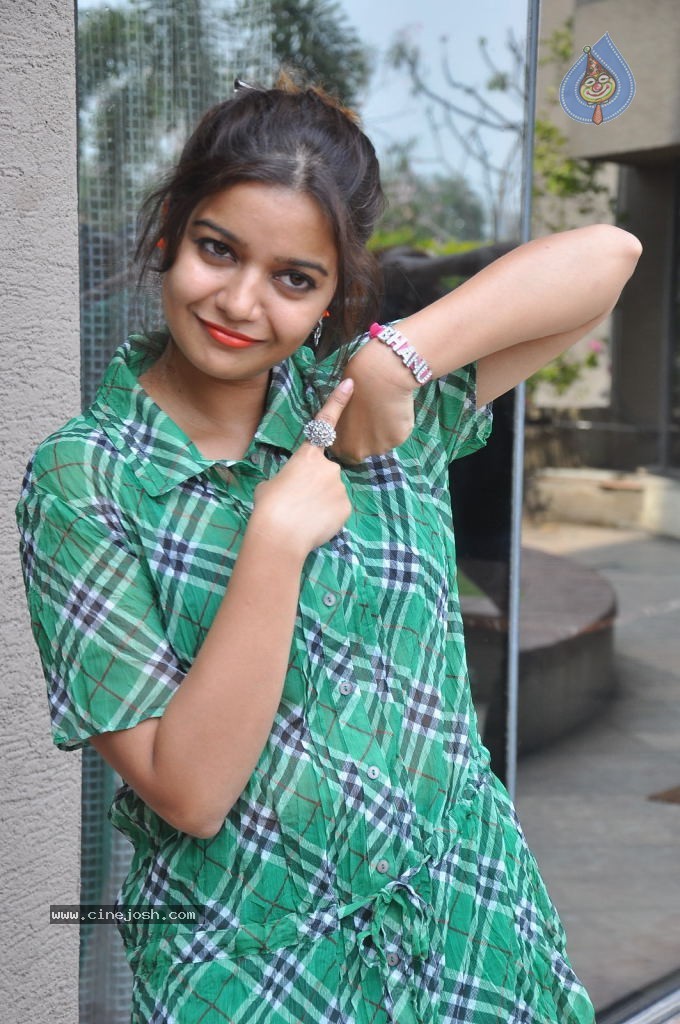 Swathi New Pics - 38 / 104 photos