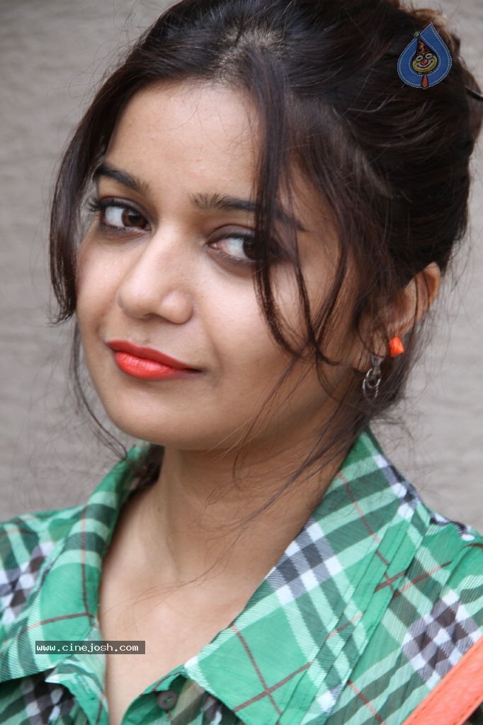 Swathi New Pics - 42 / 104 photos