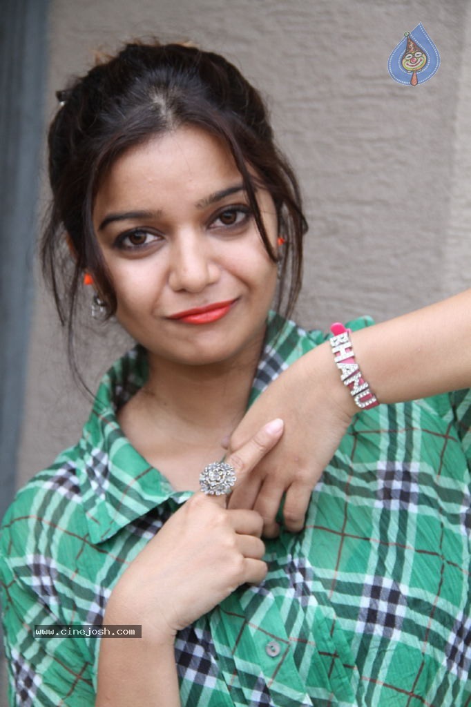 Swathi New Pics - 43 / 104 photos