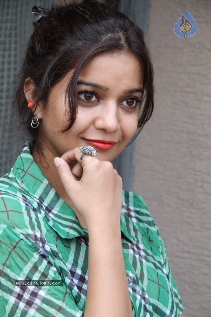 Swathi New Pics - 51 / 104 photos