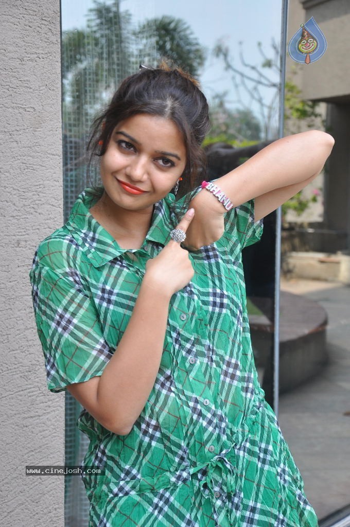 Swathi New Pics - 52 / 104 photos