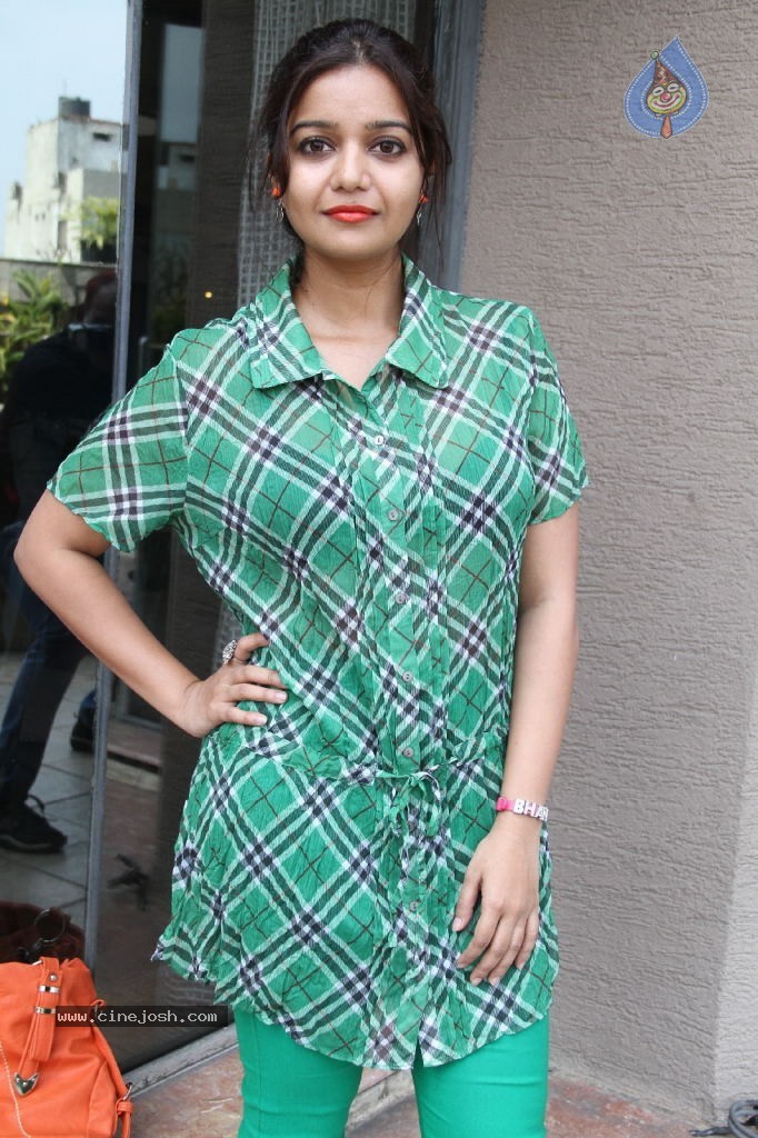 Swathi New Pics - 57 / 104 photos