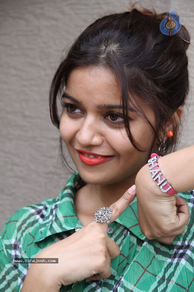 Swathi New Pics - 58 / 104 photos