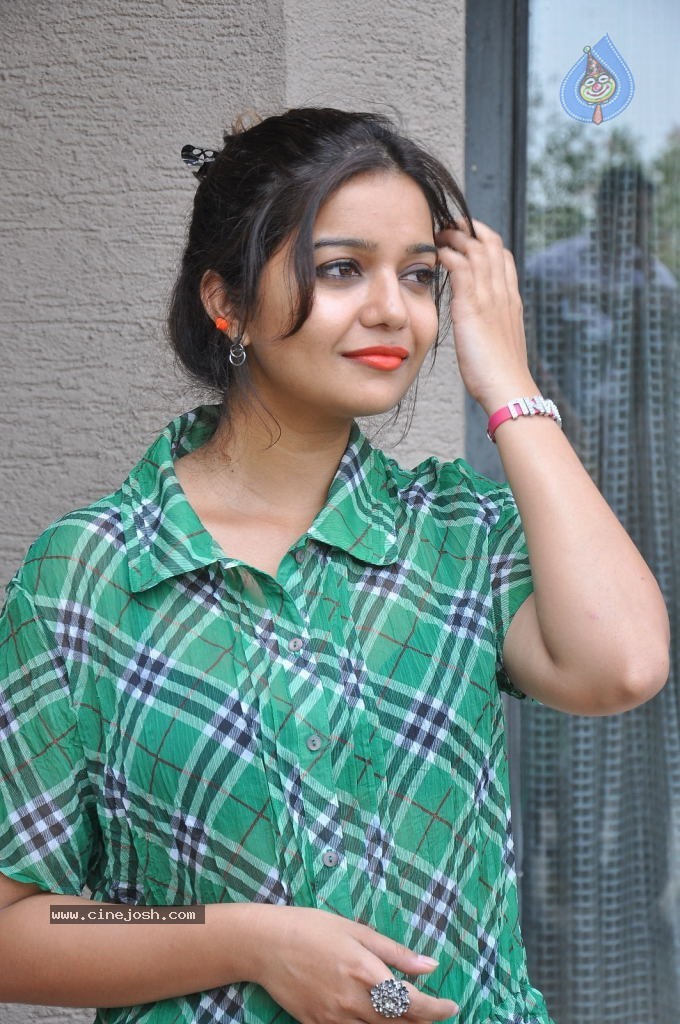 Swathi New Pics - 60 / 104 photos