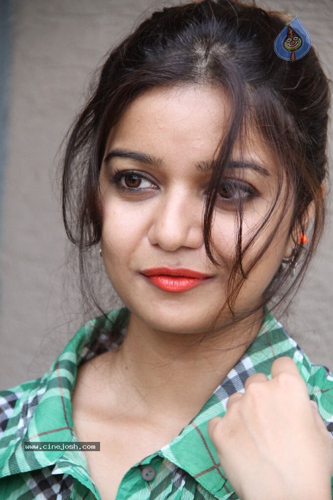 Swathi New Pics - 62 / 104 photos