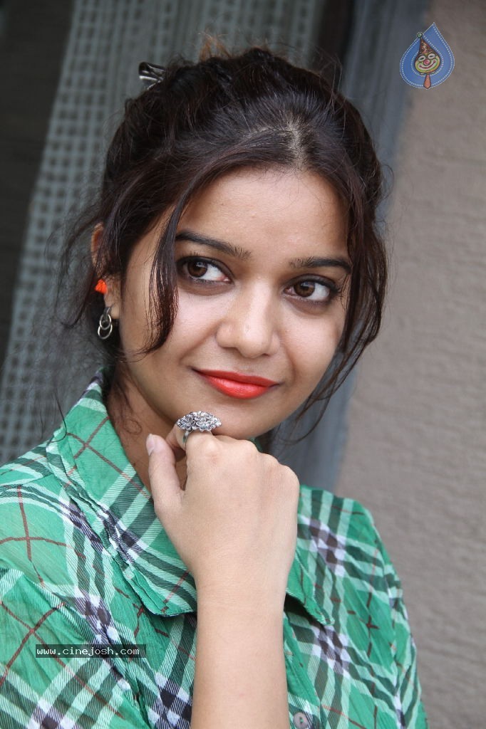 Swathi New Pics - 65 / 104 photos