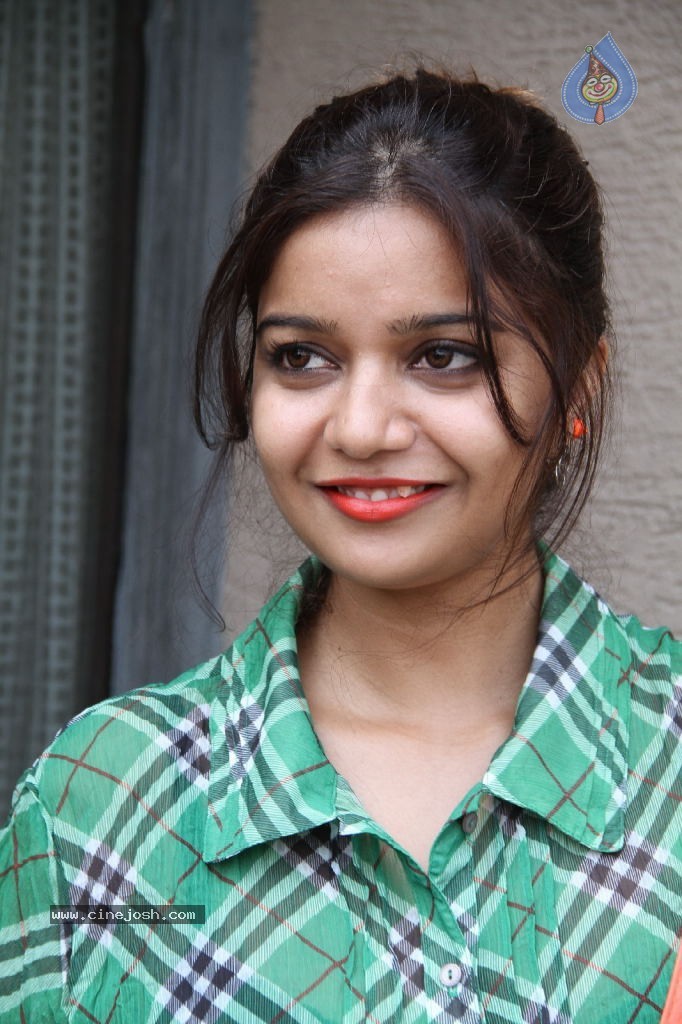 Swathi New Pics - 66 / 104 photos