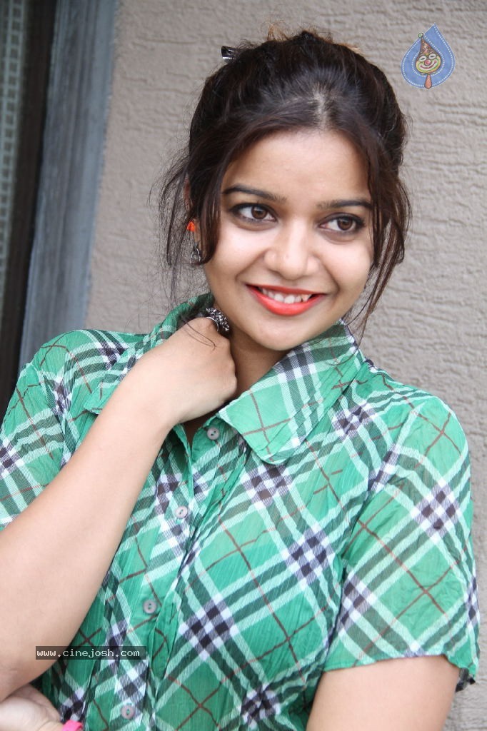 Swathi New Pics - 70 / 104 photos