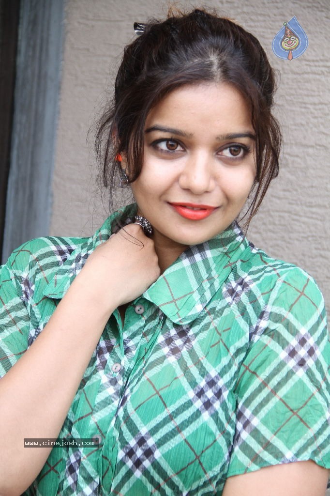 Swathi New Pics - 73 / 104 photos