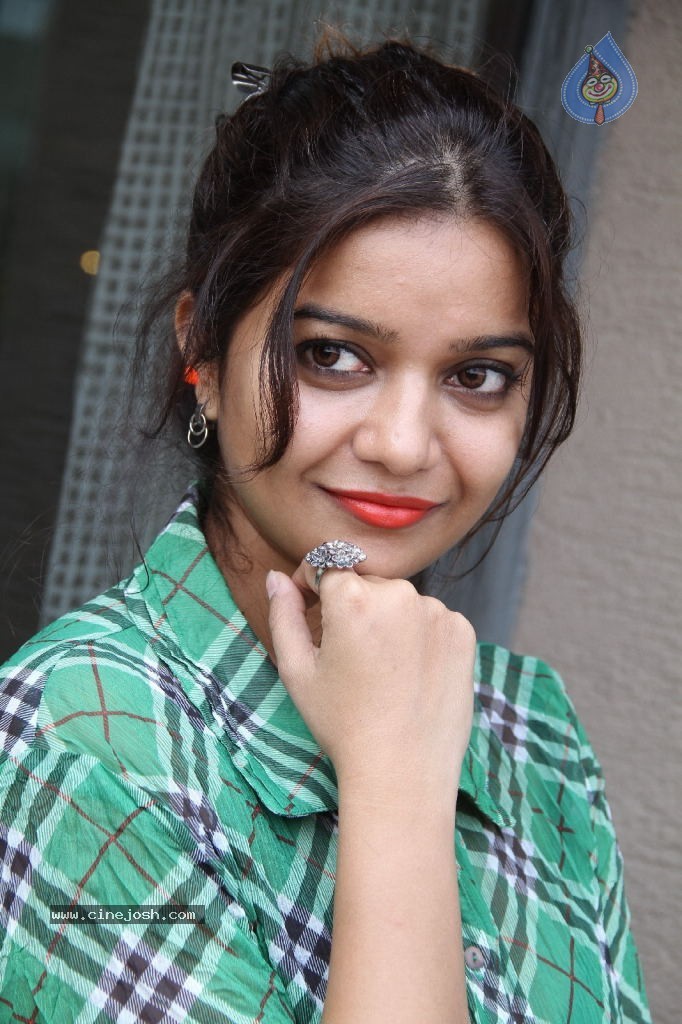 Swathi New Pics - 80 / 104 photos