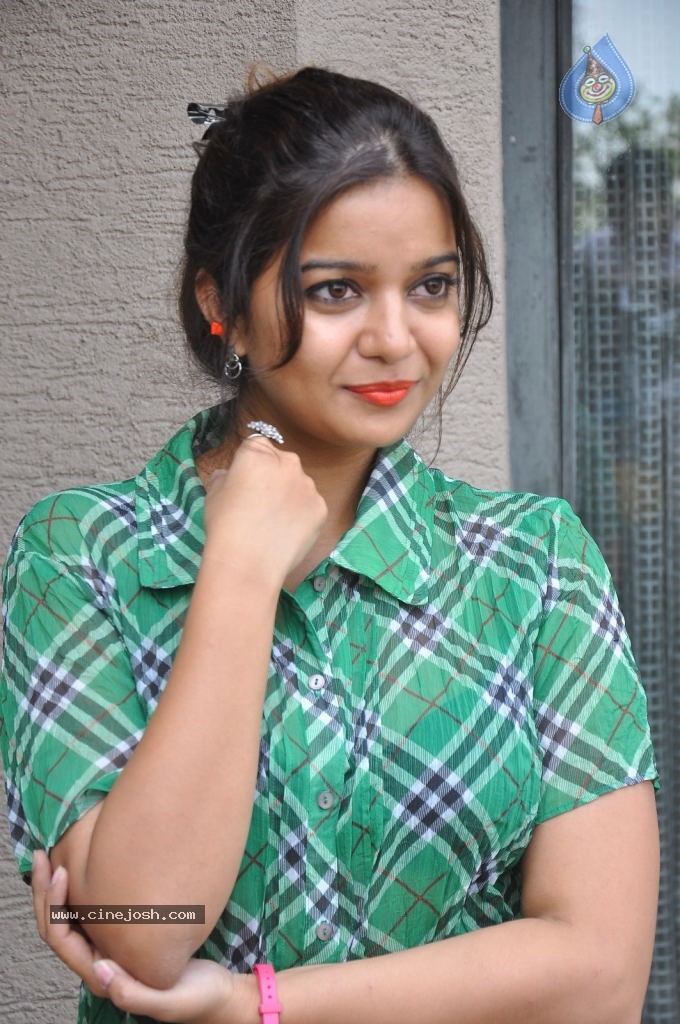 Swathi New Pics - 81 / 104 photos