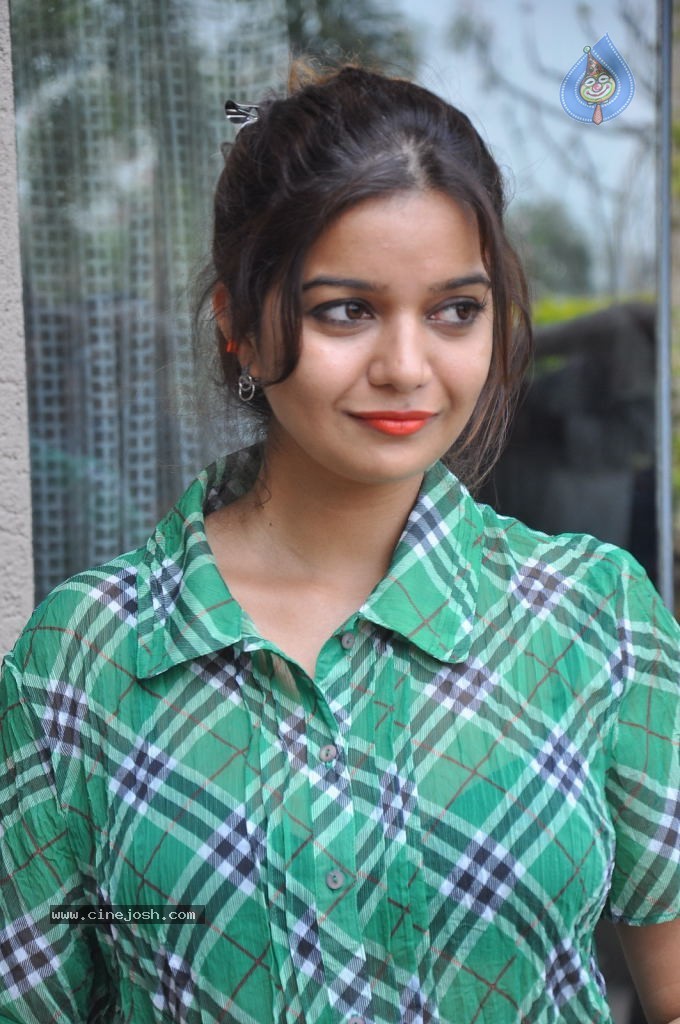 Swathi New Pics - 85 / 104 photos