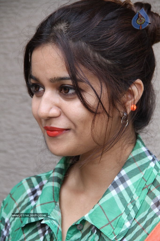 Swathi New Pics - 86 / 104 photos