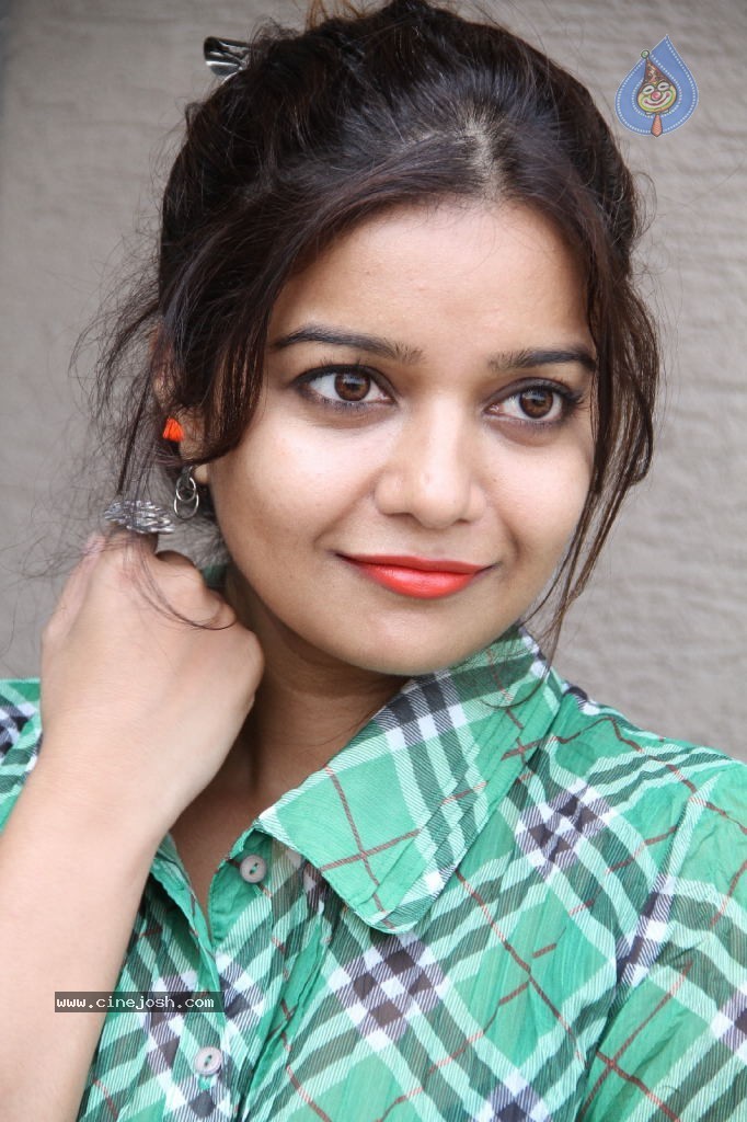 Swathi New Pics - 90 / 104 photos