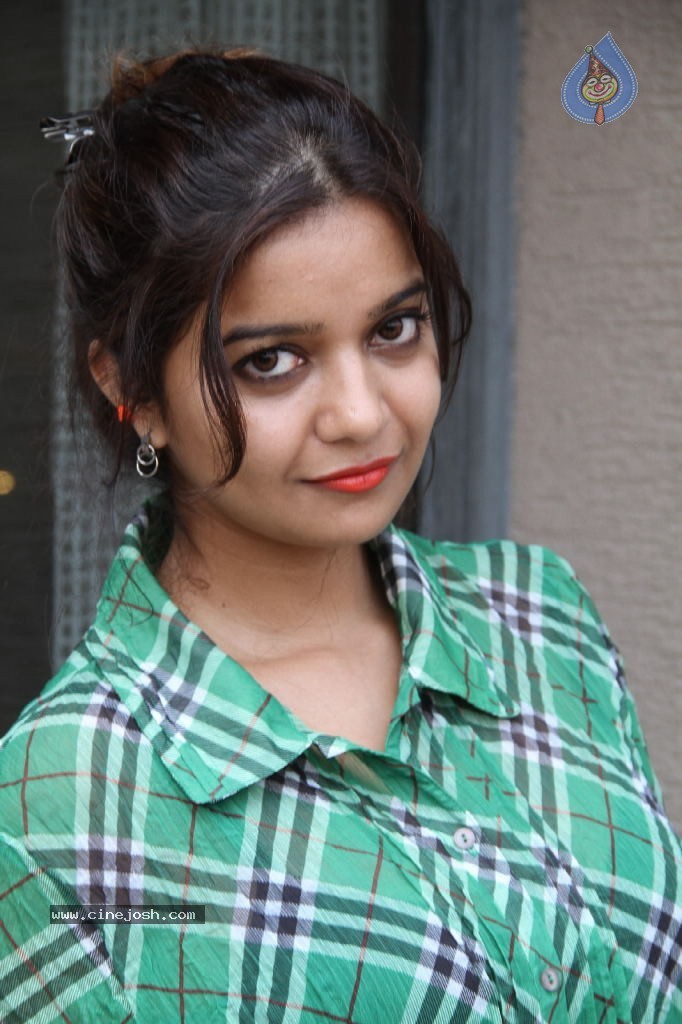 Swathi New Pics - 93 / 104 photos