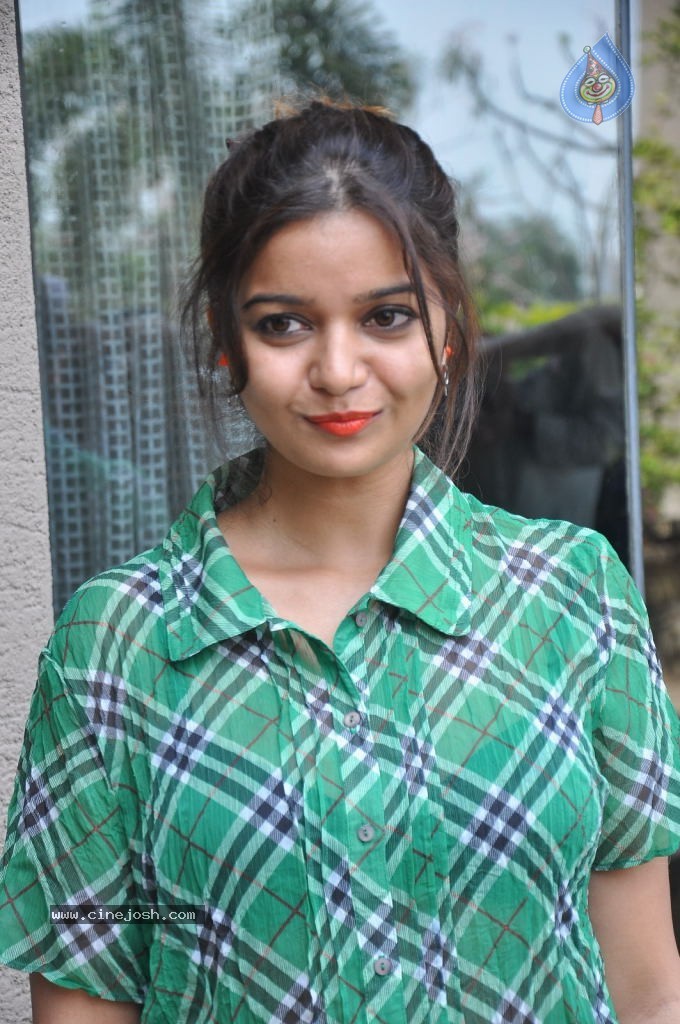 Swathi New Pics - 95 / 104 photos