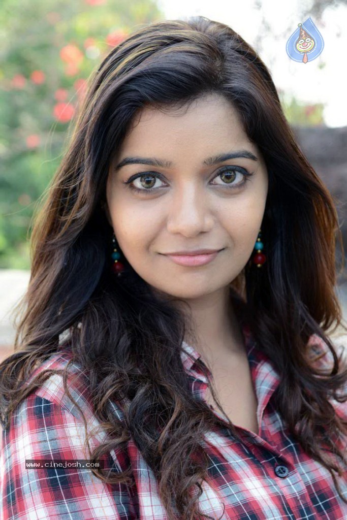 Swathi Stills - 22 / 57 photos