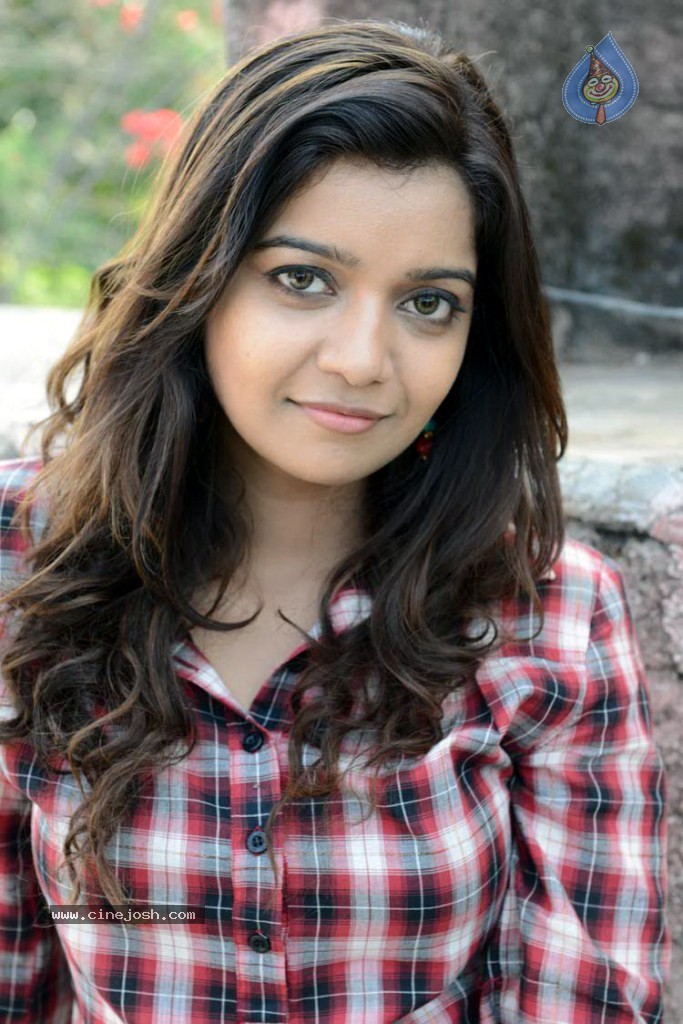 Swathi Stills - 25 / 57 photos