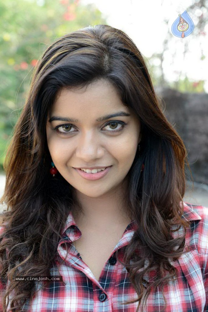 Swathi Stills - 34 / 57 photos