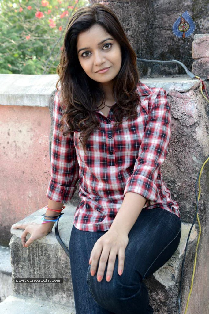 Swathi Stills - 43 / 57 photos