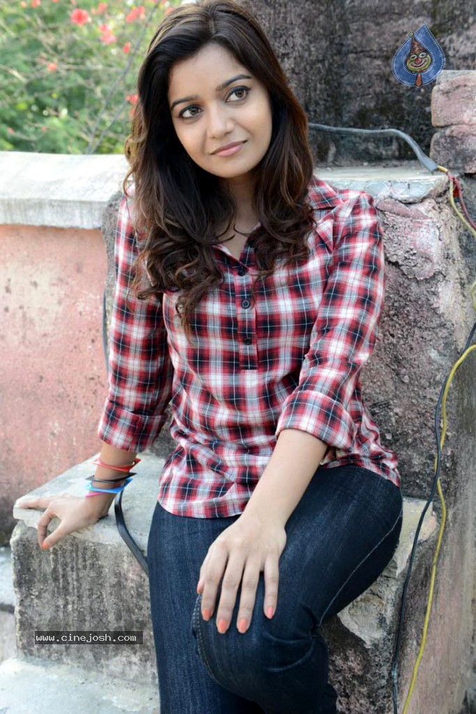 Swathi Stills - 48 / 57 photos