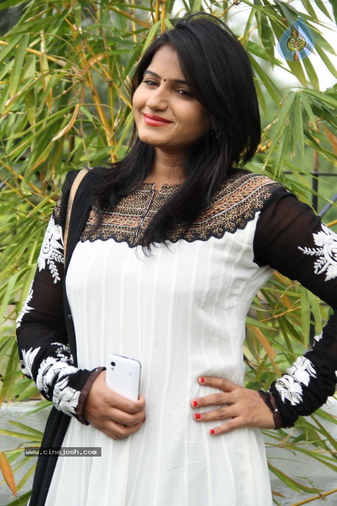 Swetha Stills - 7 / 38 photos