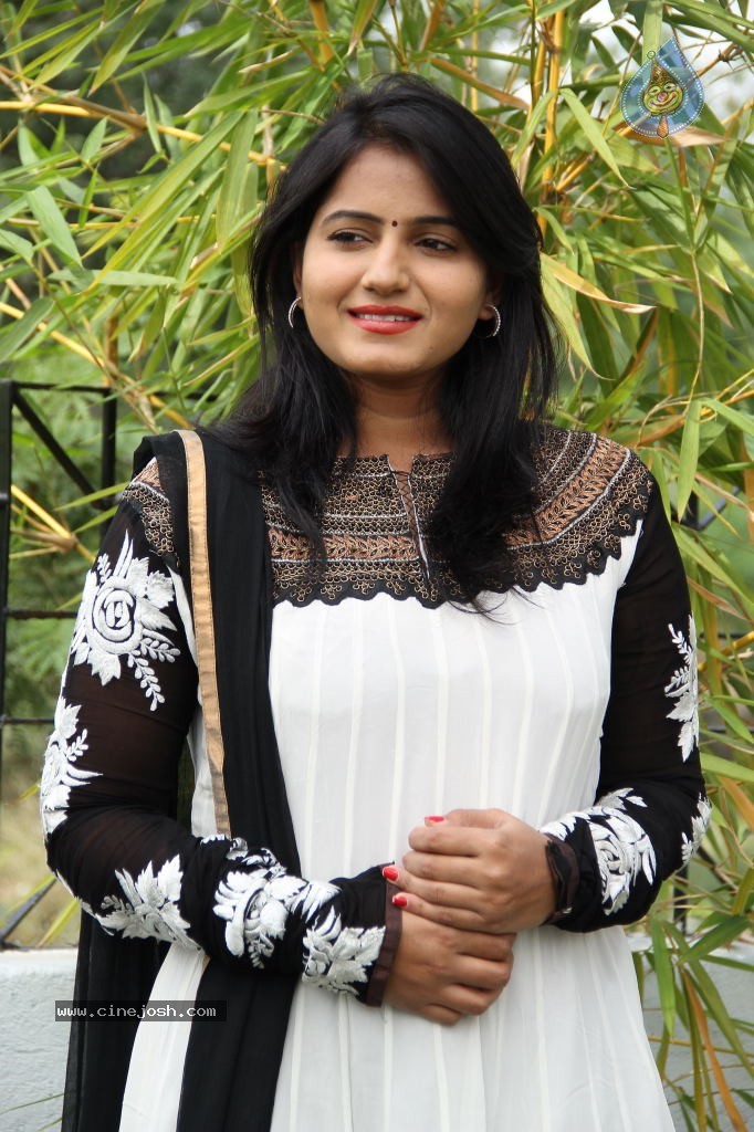 Swetha Stills - 10 / 38 photos