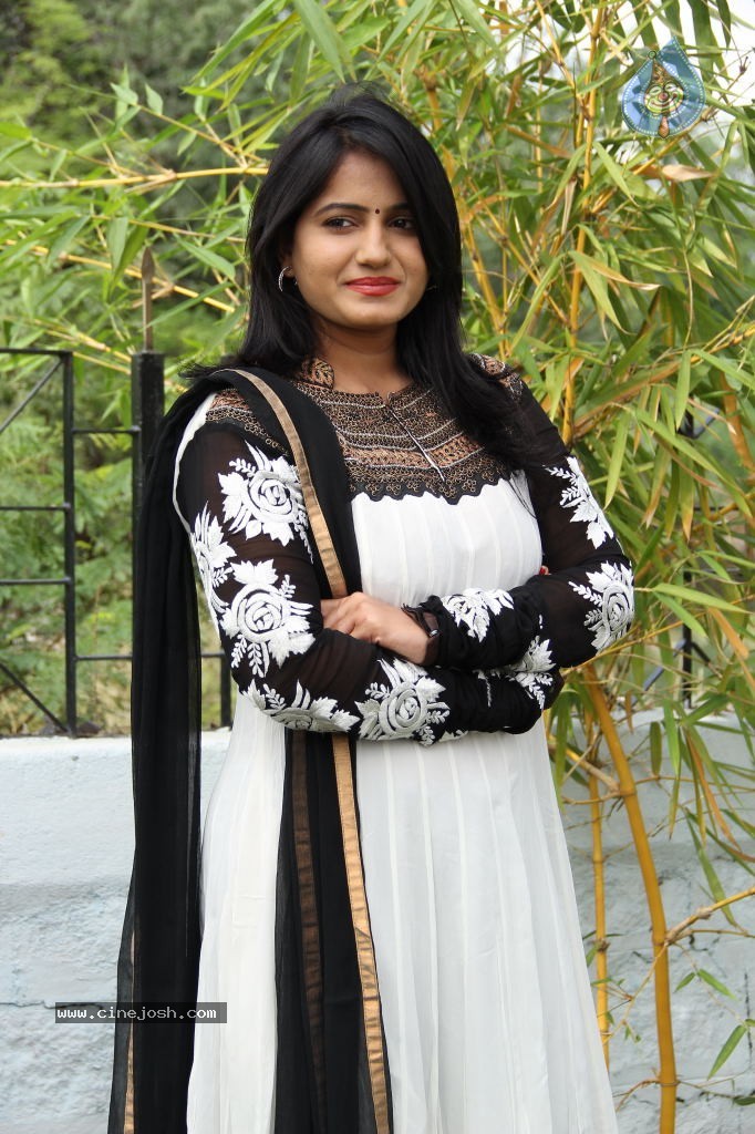 Swetha Stills - 15 / 38 photos