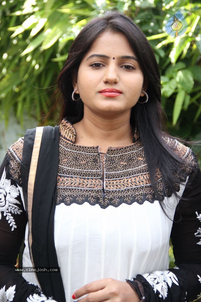 Swetha Stills - 17 / 38 photos