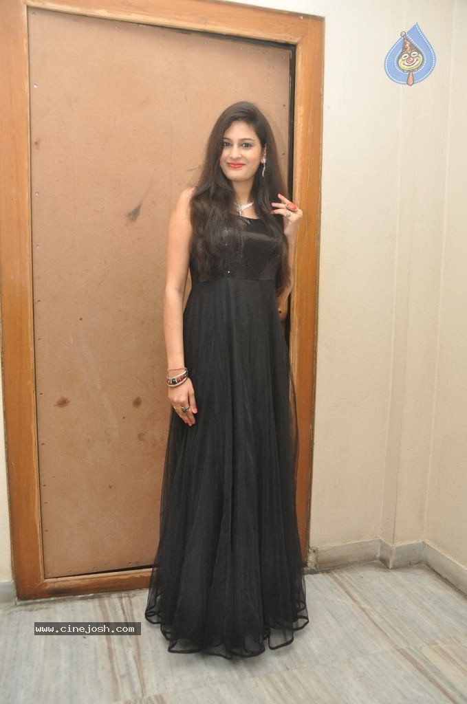 Swetha Jadav Stills - 9 / 33 photos