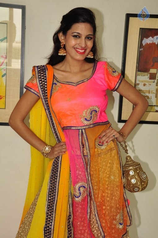 Swetha Jadhav Gallery - 5 / 21 photos