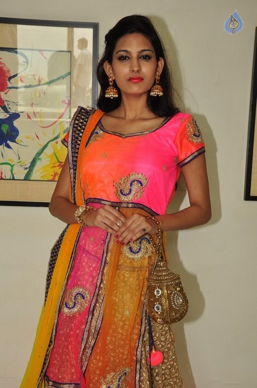 Swetha Jadhav Gallery - 9 / 21 photos