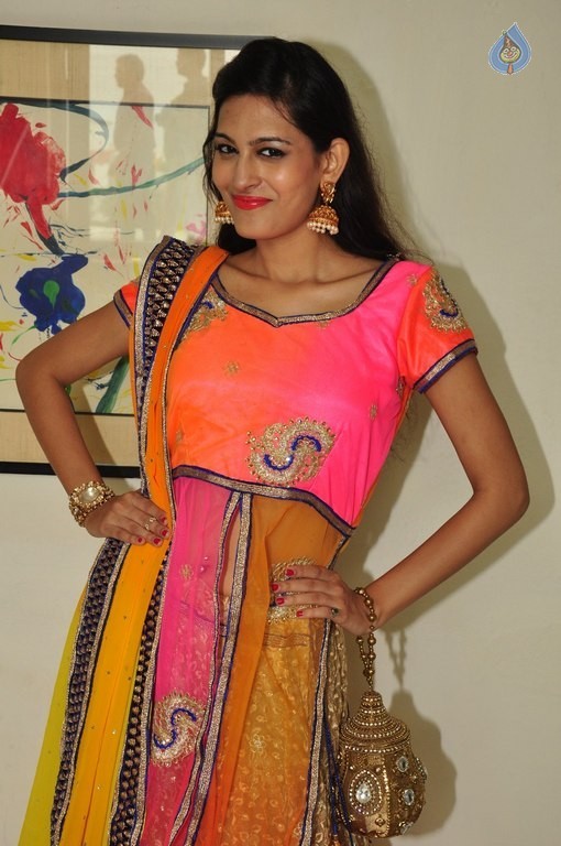 Swetha Jadhav Gallery - 11 / 21 photos