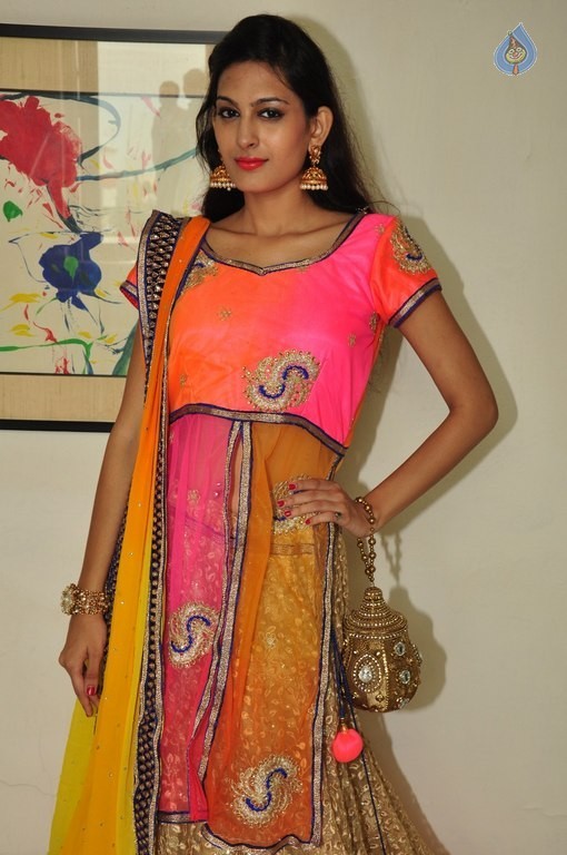 Swetha Jadhav Gallery - 13 / 21 photos