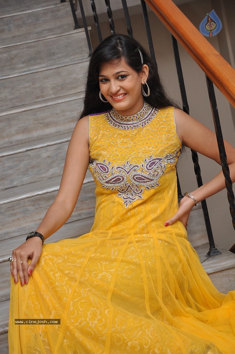 Swetha Jadhav Stills - 2 / 64 photos