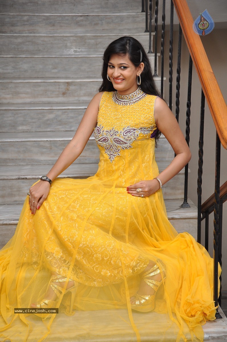 Swetha Jadhav Stills - 5 / 64 photos