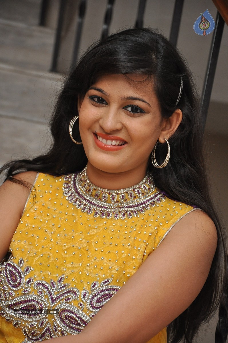 Swetha Jadhav Stills - 7 / 64 photos