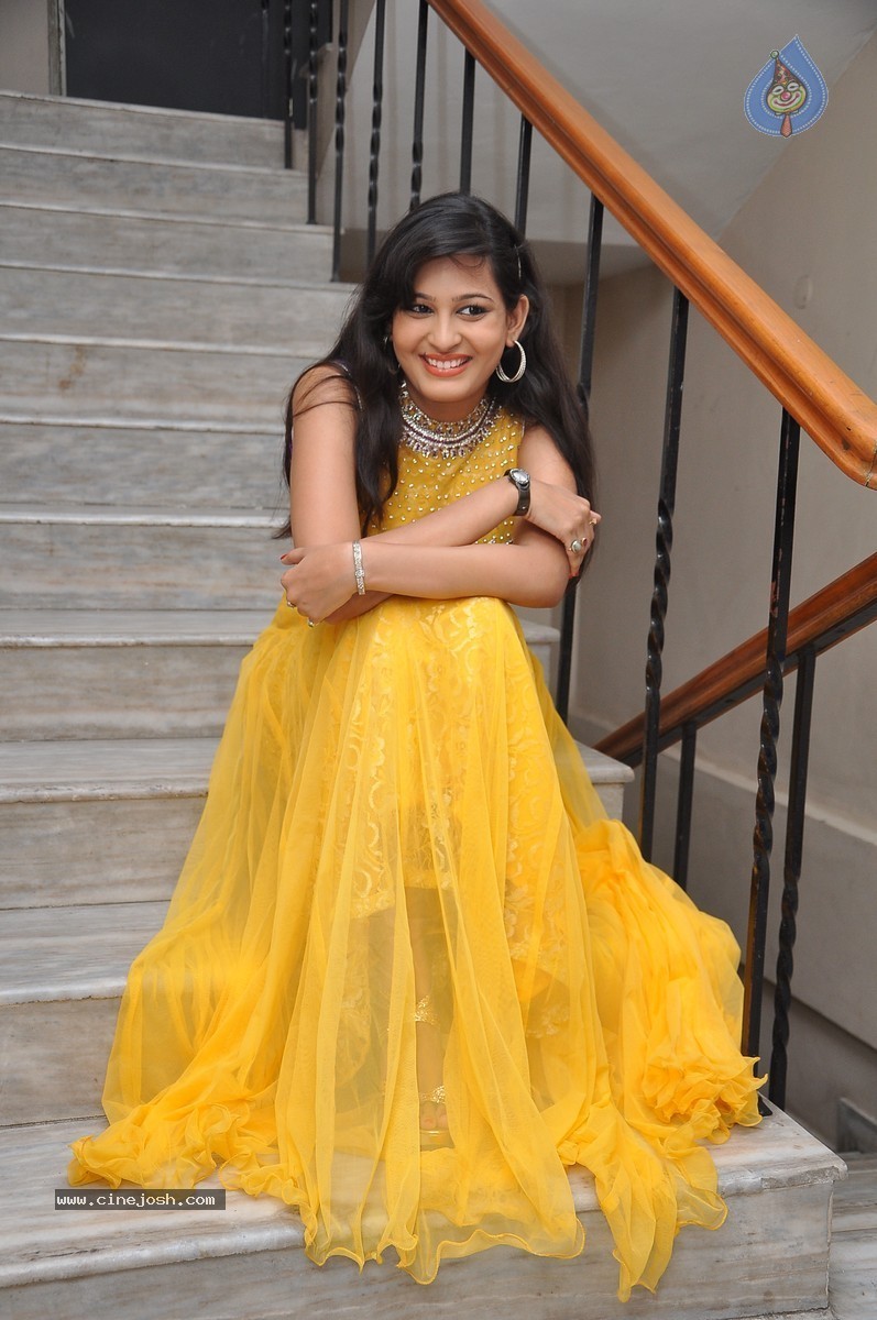 Swetha Jadhav Stills - 9 / 64 photos