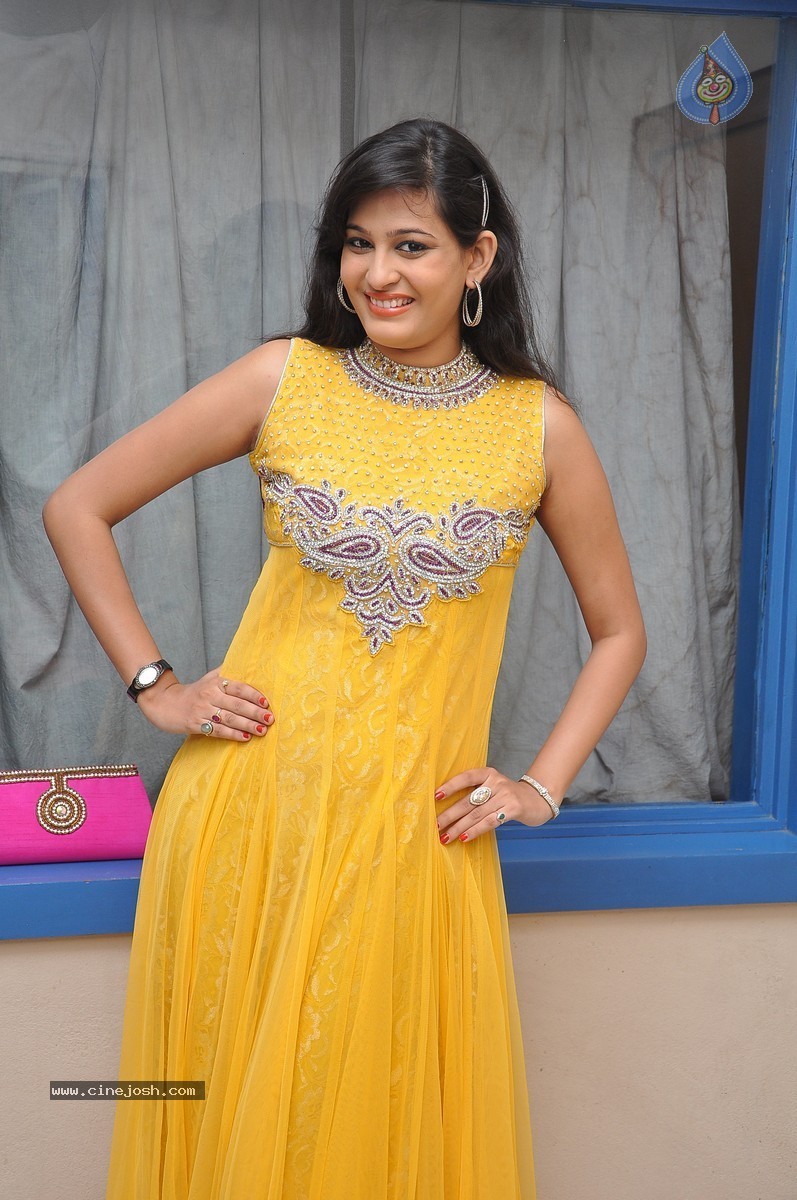 Swetha Jadhav Stills - 23 / 64 photos