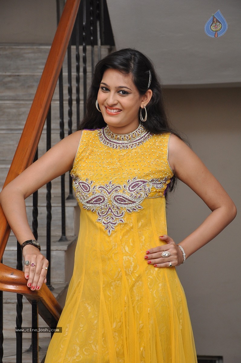 Swetha Jadhav Stills - 25 / 64 photos