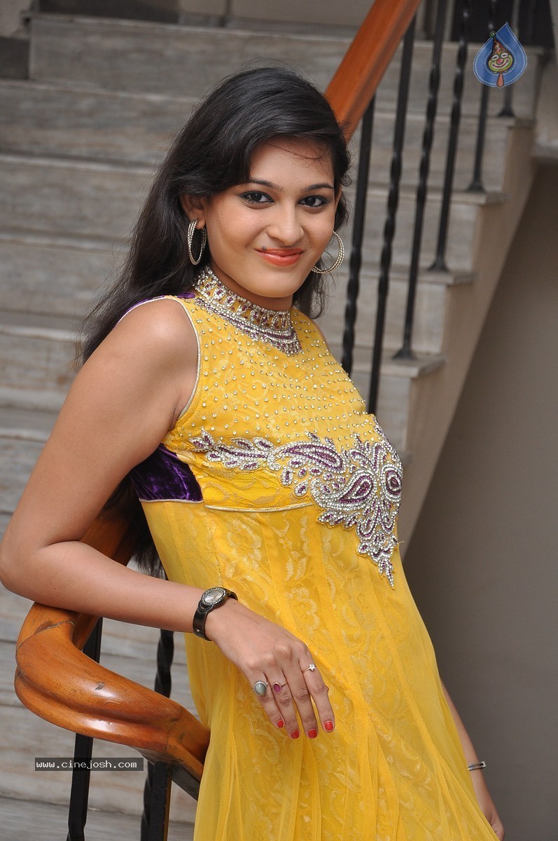 Swetha Jadhav Stills - 32 / 64 photos