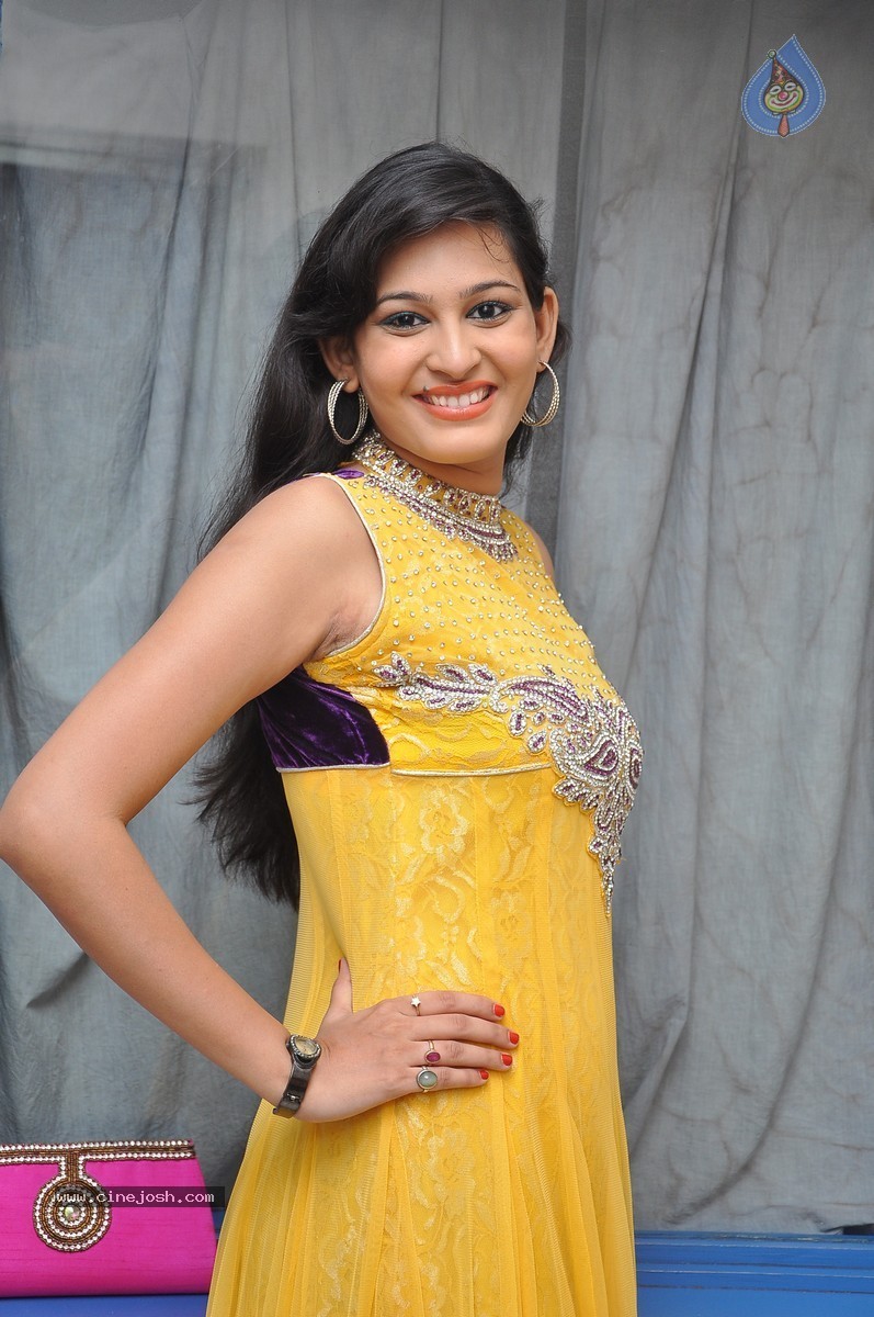 Swetha Jadhav Stills - 36 / 64 photos