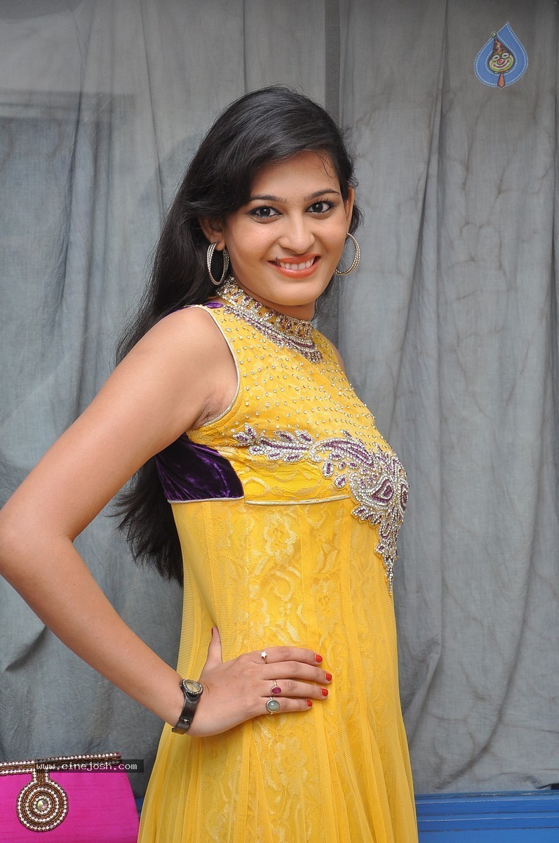 Swetha Jadhav Stills - 38 / 64 photos